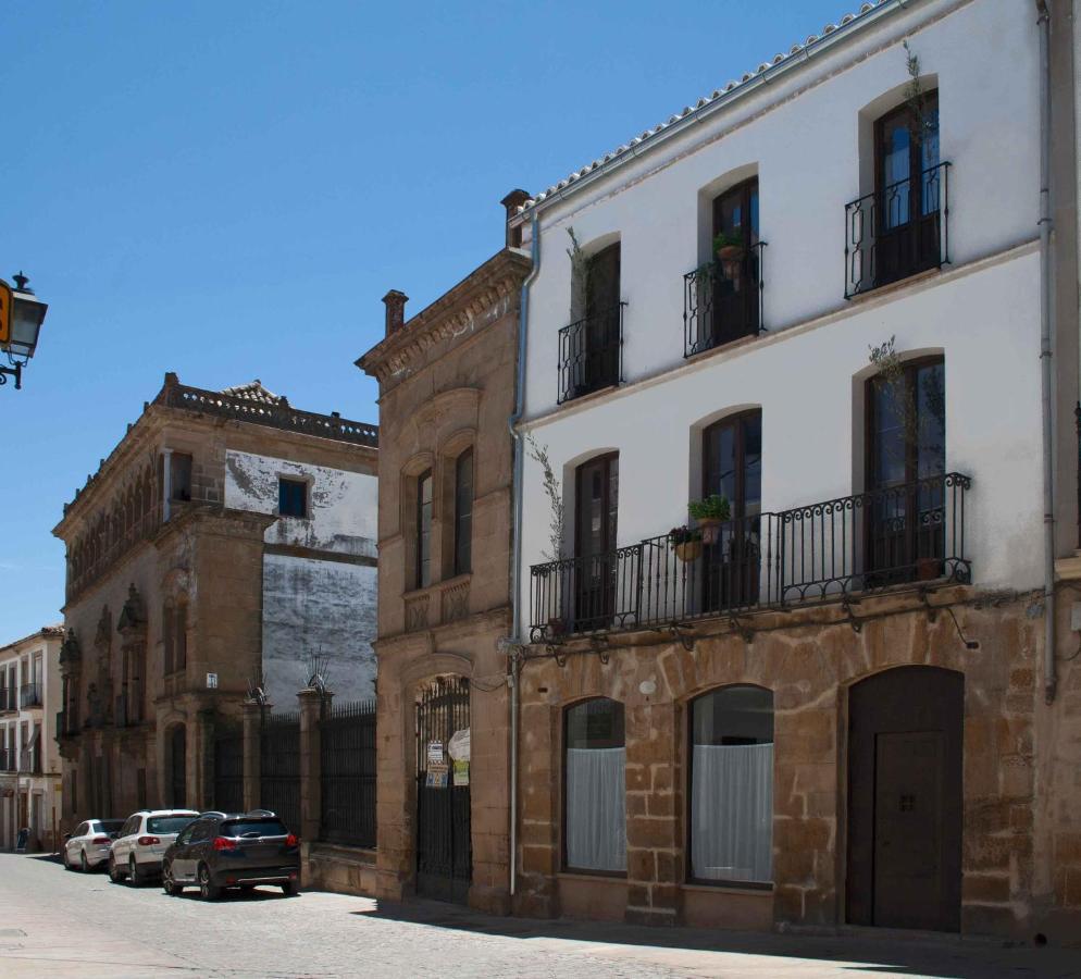 Apartamentos Tres Llaves Palacio De Vela De Los Cobos Úbeda Eksteriør bilde