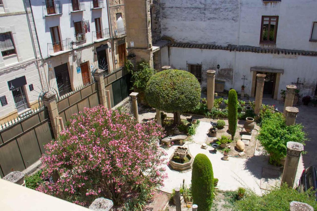 Apartamentos Tres Llaves Palacio De Vela De Los Cobos Úbeda Eksteriør bilde