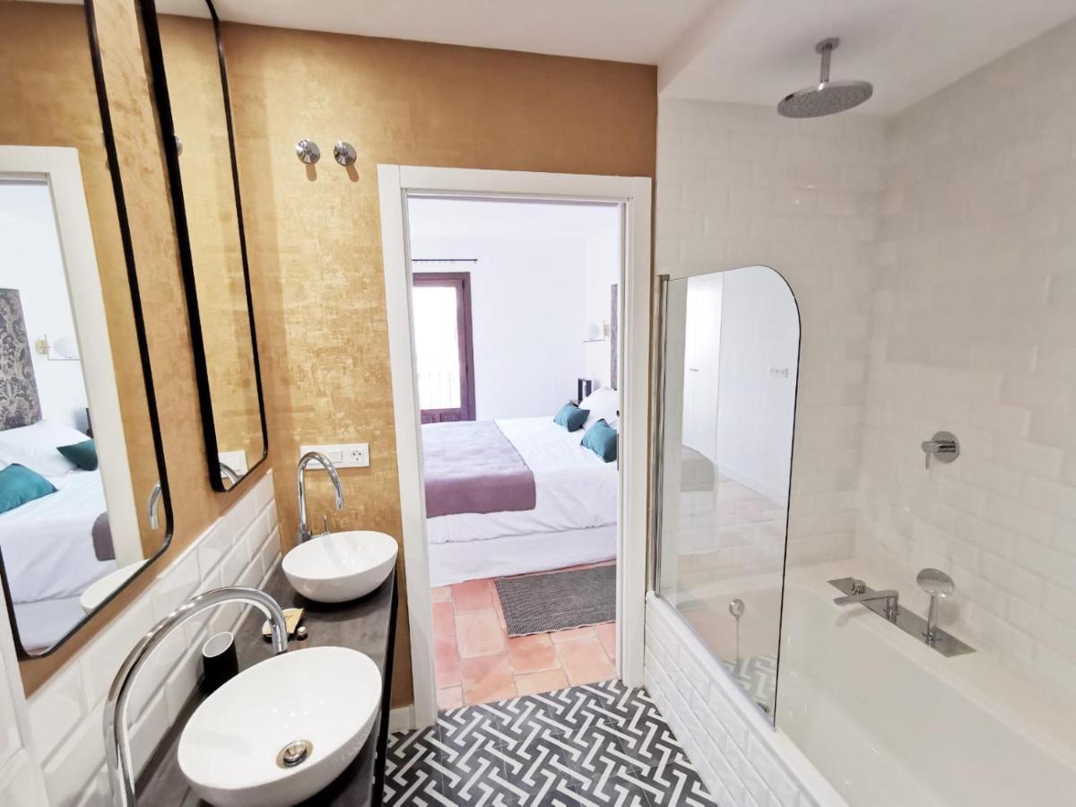 Apartamentos Tres Llaves Palacio De Vela De Los Cobos Úbeda Eksteriør bilde