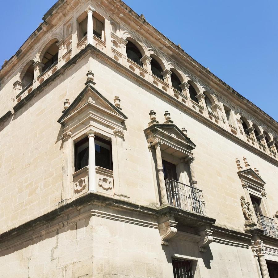 Apartamentos Tres Llaves Palacio De Vela De Los Cobos Úbeda Eksteriør bilde