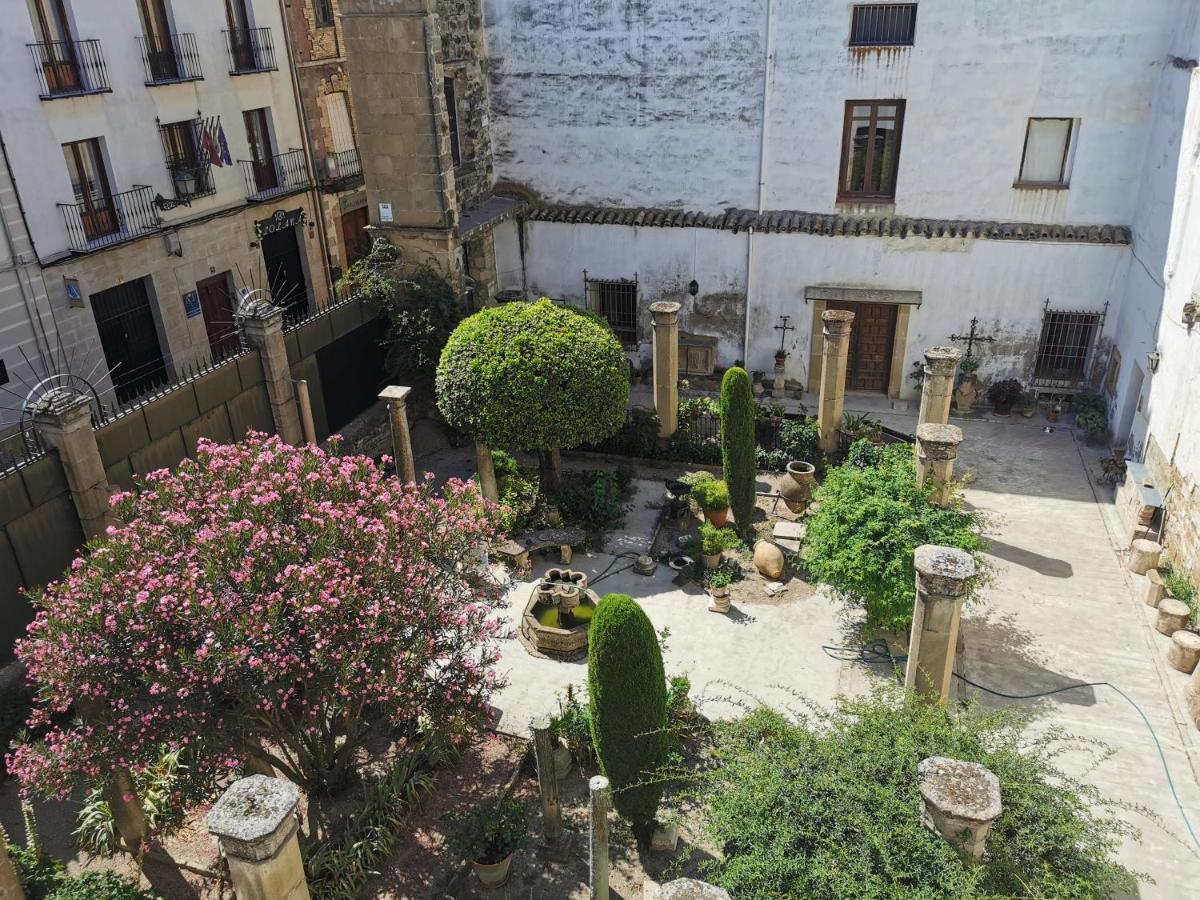 Apartamentos Tres Llaves Palacio De Vela De Los Cobos Úbeda Eksteriør bilde