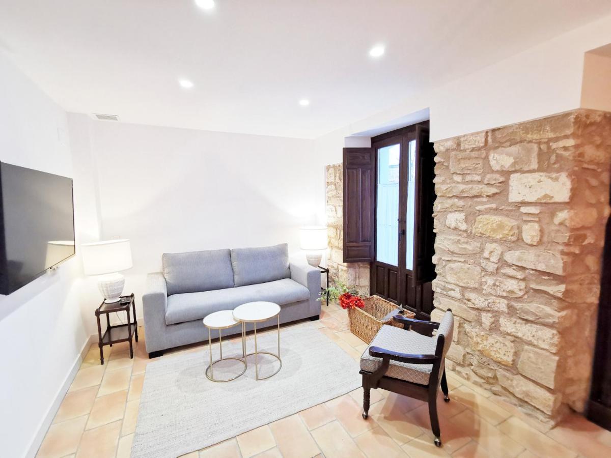 Apartamentos Tres Llaves Palacio De Vela De Los Cobos Úbeda Eksteriør bilde